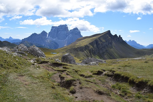 I loved the rock formations and colours along the trail