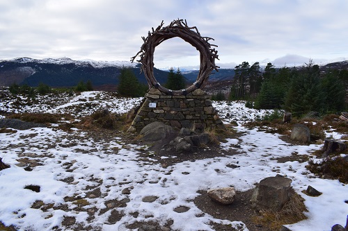 The Viewpoint sculpture on the High Route
