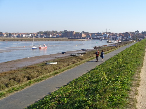 Heading along the raised bank towards Wells-Next-The-Sea