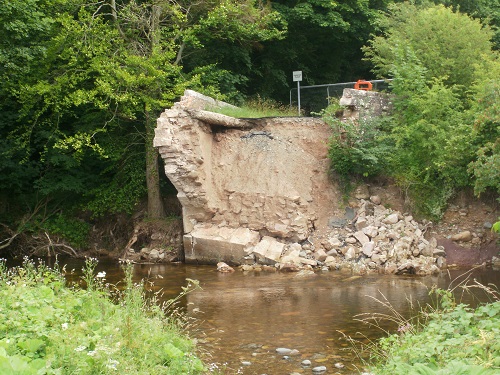 Bell Bridge, the bridge has been washed away by floods