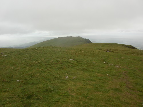 The easy walk along the grass to Whin Rigg