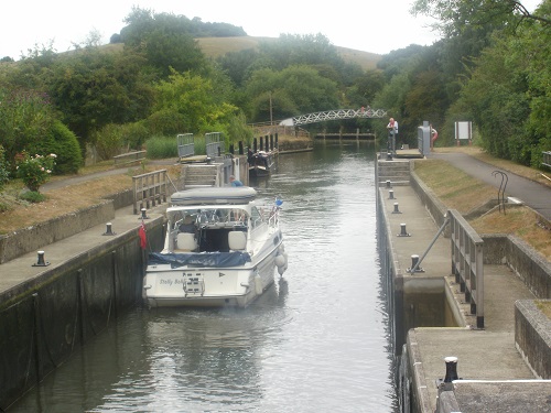 A small boat passes through Days Lock