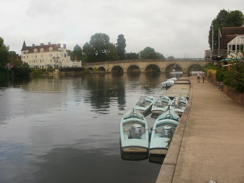 Heading towards Maidenhead Bridge and a break