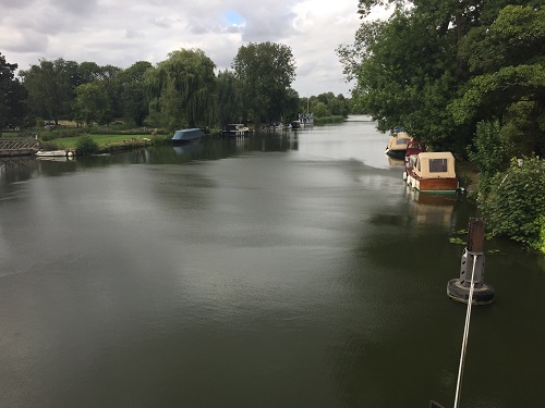 Looking along the River Thames at Streatley