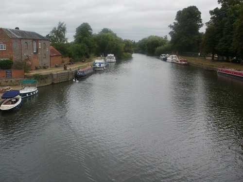 The view upstream from Wallingford Bridge