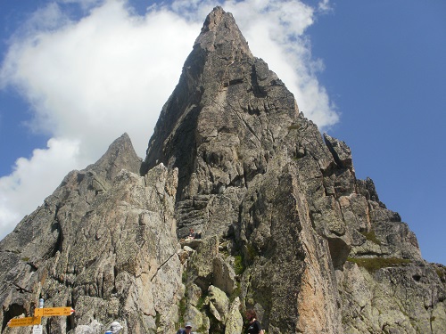 The pointed peak just above the Fenetre D'Arpette summit