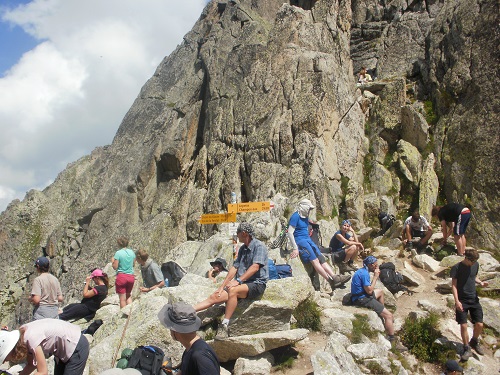 The crowded summit of the Fenetre D'Arpette
