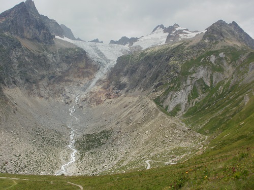 Glacier de Pre de Bar behind me as I head up from Rifugio Elena