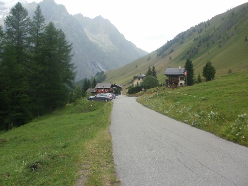 Heading into the small village of Le Clou in Ferret